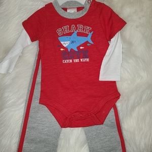 Boys shark outfit sz 9mts  nwt